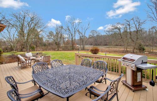 Gorgeous Creek Side Ranch-Style Estate With Dock - Foto 2