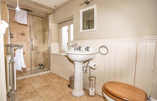 Historical Sherwood Forest Cottages - Sleeps 16 - Foto 22