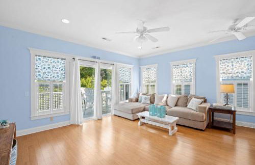 Stay at The Salty Gal - 4 Minute Walk to both Carolina and Kure Beaches - Foto 6