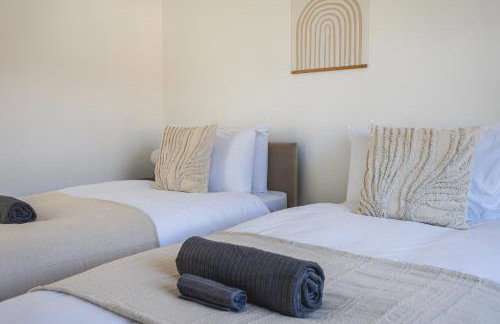 Arte Stays Serviced Houses Stratford - 3 Bedrooms 2 Bathrooms Houses London, Stratford, Maryland, Free Parking, Garden, Weekly or Monthly Stays - up to 8 guests - Foto 7