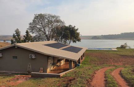 Casa de campo de alto padrão à beira da represa - Foto 1