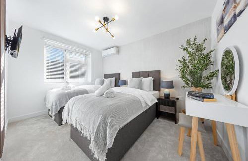 AC & Private Drive Stylish 4BR 5 Beds 8 Guests Wifi And Parking - Photo 11