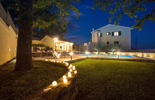 VILLA SKURA private heated pool 32m2, summer kitchen, 4 bedrooms, garden - Photo 12