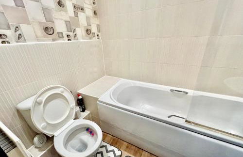 Mannys Apartment - Nice & Cozy 4Bed Flagship Lodge - Photo 76