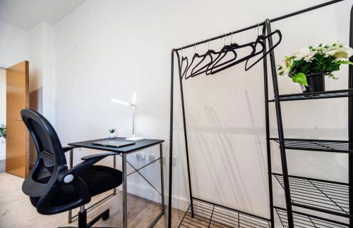 2 bed O2-Canary Wharf-Excel- in 30 mins London boat ride - 30 Mins Contractors-Families-Corporate people- Wifi 500mb-Flex CheckIn-Shops-Train Station - Foto 37