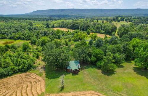 Scenic Oklahoma Studio Cabin on 80 Acres with Views! - Foto 30