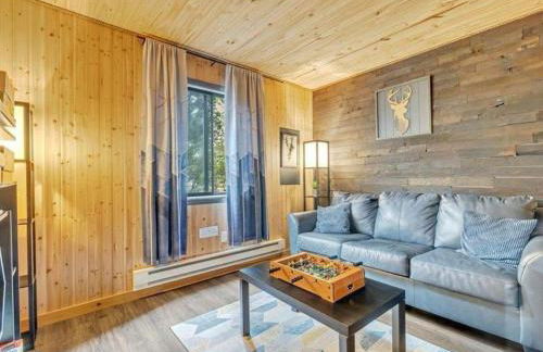 Cabin Retreat with Hot Tub - Foto 8