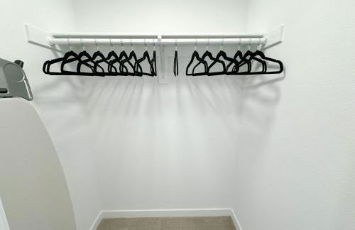 Modern 1BR Apartment with Pool, Hot Tub and Gym Access 10mins to Universal Studios - Foto 7