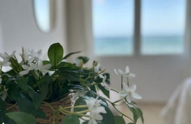 Modern beachfront apartment 2 Bdrm , incredible views - Photo 19