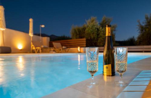 Pavlina Villa , a hidden gem with heated pool and ping pong! - Photo 56