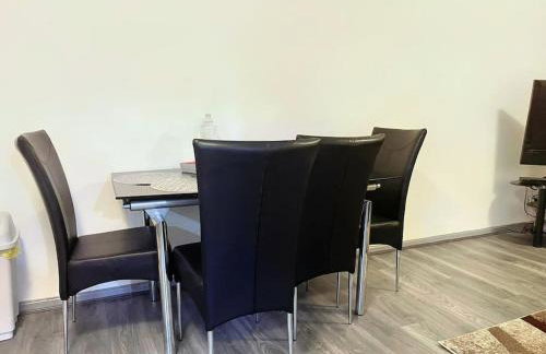 Lovely 3 Bed Ground Floor Apartment Near QE Hospital Harborne Birmingham New - Photo 33