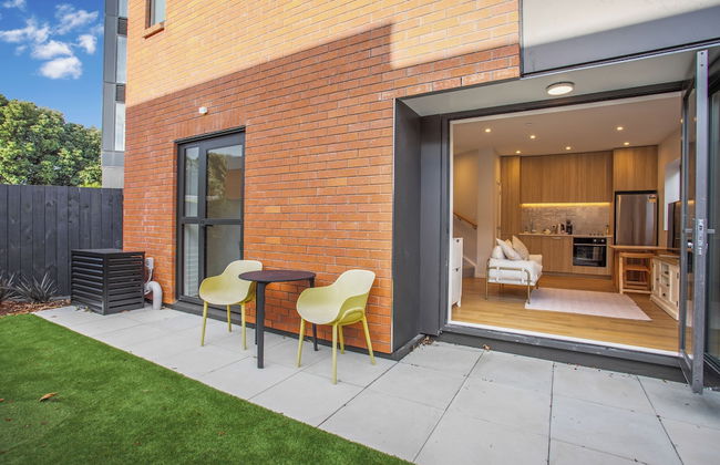 Urban Vogue Escape with Parking- Air-con - Photo 30