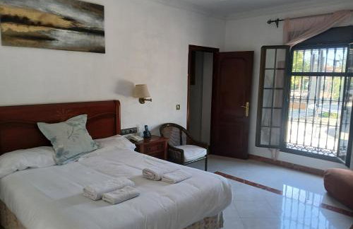 Spacious Garden Villa, private pool, huge grounds with orange trees - Foto 48