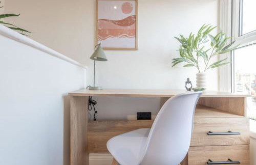 Stylish 2 Bedroom Flat Near Leeds Centre with Free Parking, Ideal for Contractors & Long Stays - NordStay - Foto 14