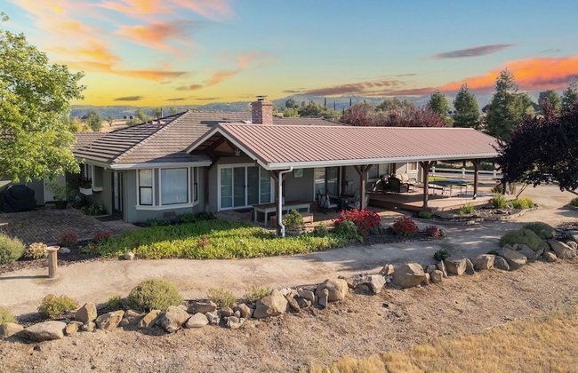 4.5 Acre Secluded Ranch w/ Panoramic Views Fire Pit Olive Ranch by Avantstay - Photo 125