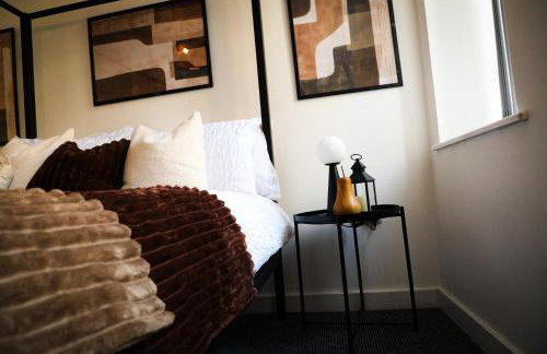 Bradford City Centre Walk To Trains, Dining, 65' Smart TV, Perfect For Working Professionals - Foto 13