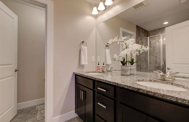 Marbella Lane Executive Townhome, 20 mins to Boulder - Photo 27