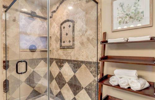 Estate Resort Style Oasis 6BDRM, 5.5 Bath Heated Pool with Misters - Foto 9