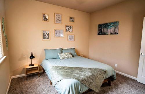 Eat-Sleep-Stroll-Repeat! Walkable Midtown 2BR Home - Foto 6