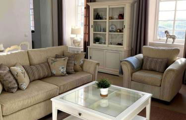 2 bedroom Townhouse within Grade C listed Ladysbridge House 2 night minimum stay - Foto 1