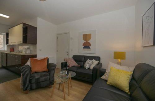 Town centre 4xbed 4xbath apartment - Photo 4