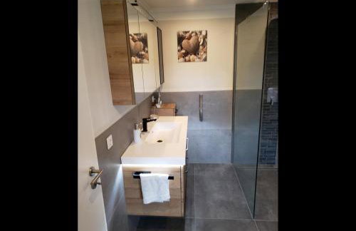 Ferienhaus Kastanie mit Whirlpool Kamin und Sauna - Photo 11