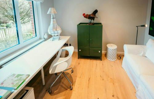 Renovated Semi-Detached House With Garden Views - Foto 12