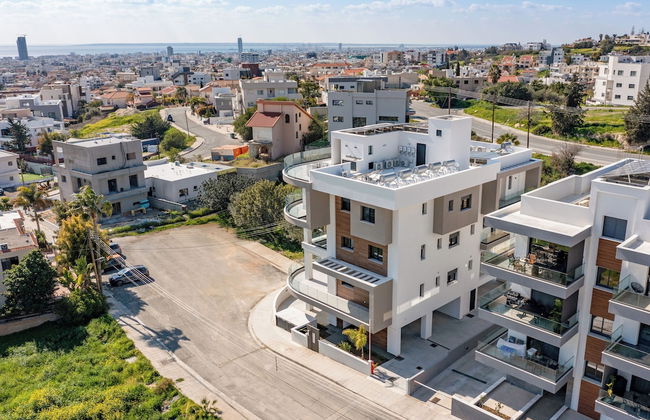 Sanders Eduardovich Limassol - Foto 70