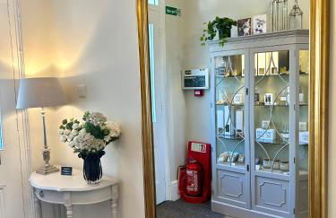 Willesden, Apartment 2, A beautifully furnished and spacious apartment located in the heart of Llandudno - Photo 2