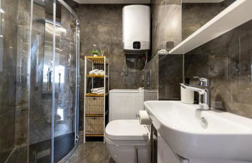 New Studio for 2, Free Private Garage Spot, Wi-Fi, 200 m from Mall of Split - Foto 13