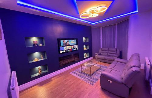 1 Bed Flat - Sleeps 2 - Hot Tub - Parking - Wifi - Photo 4
