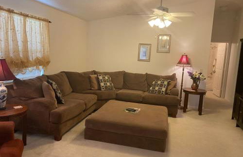 Cozy home, Right Next Door to Lake Sumter Square! - Foto 11