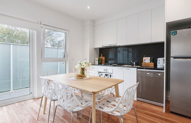 Heart of Highett Apartment by Ready Set Host - Foto 8