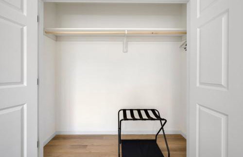 Spacious 5BR Home KING Bed Wi-Fi Parking - Foto 36