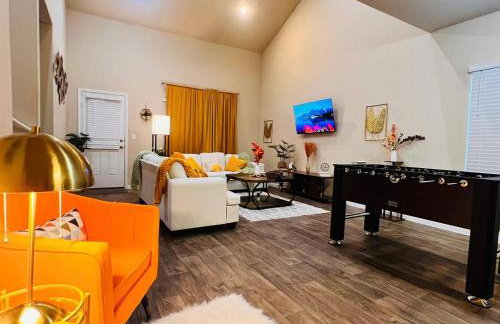 Spacious 4BR Home w Game Room Office Backyard - Foto 52