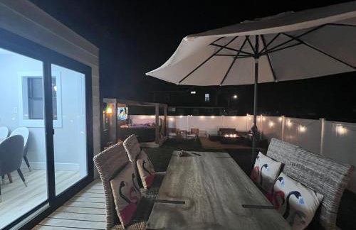 Large Five Bedroom house with outdoor patio with Jacuzzi and television! - Foto 35