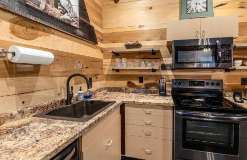 Romantic Cottage w Hot Tub & Views - Photo 37