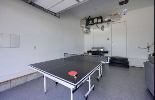 Luxury four-story Home with Rooftop views, 10min to Downtown! Sleeps 12! - Photo 22