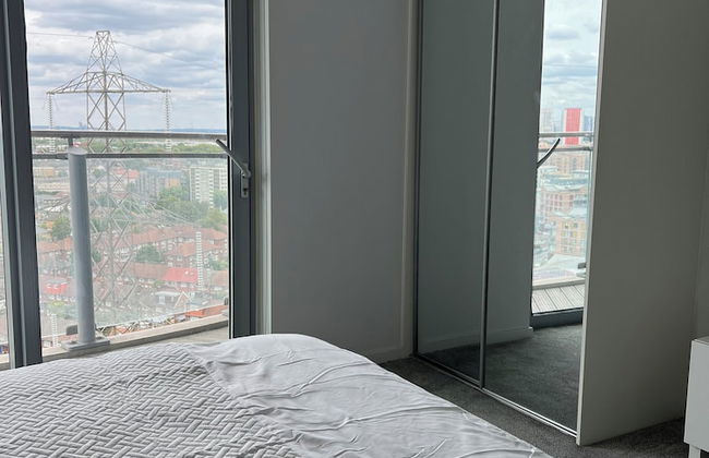 Delightfully Spacious Bright 2bedroom - Photo 5