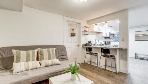 Walk to Beach and Lake Access Cozy Redmond Apt! - Foto 1