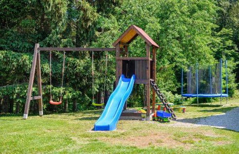 5 Bedroom Cozy Home In Desni Stefanki - Foto 44