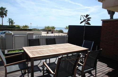 Casa unifamiliar en primera linea de mar - Foto 1