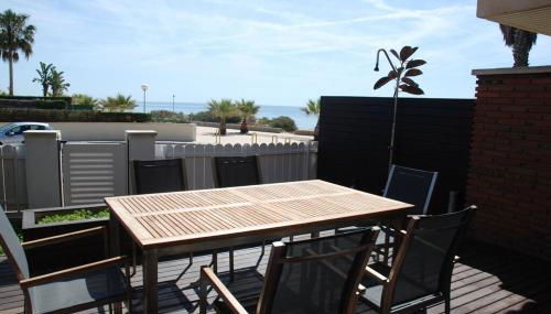 Casa unifamiliar en primera linea de mar - Foto 1