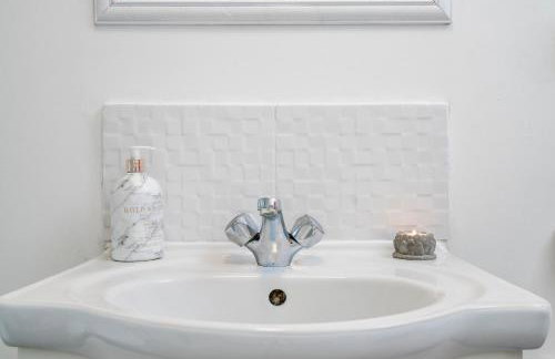 Mayflower 5-Bed Home, Contractors, Family, Harry Porter - Photo 42