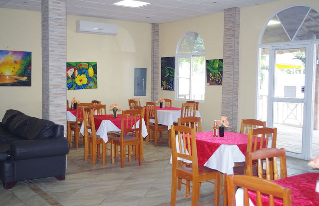 Tropicana Condominiums - Foto 26