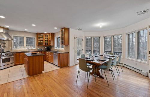 Secluded 9BR Getaway, Pool, Hot Tub & Huge Deck - Foto 19