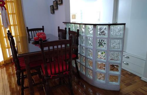 Aconchegante ao lado do shopping com garagem e Wifi - Foto 7