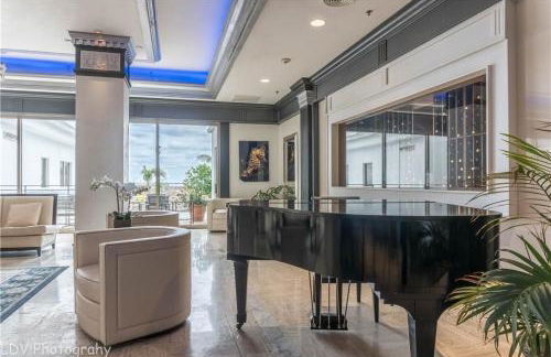 Oceanview on SAND located in Ocean Manor Resort Fort Lauderdale Beach 2 bed 2 bath spacious corner unit partial ocean view - Foto 49