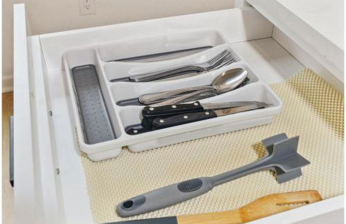 3BR-2BA Cityscape Haven with Panoramic Tower View - Foto 13