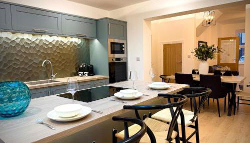 Tudor Hot Tub Family House - Foto 4